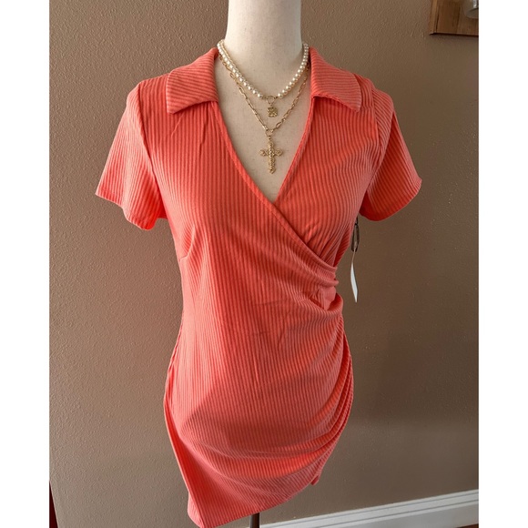 Ribbed v neckline dress - Picture 9 of 9